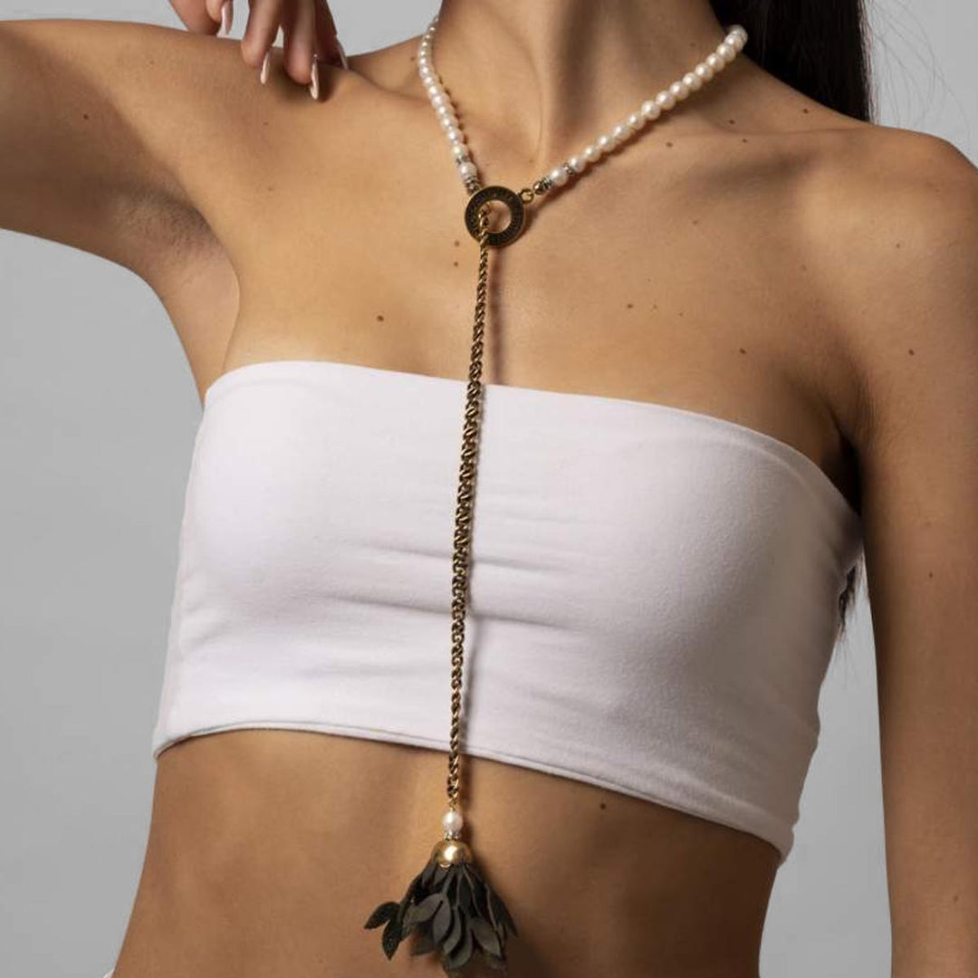 CENTOPERCENTO CACHEMIRE Long necklace with white pearls and leaf